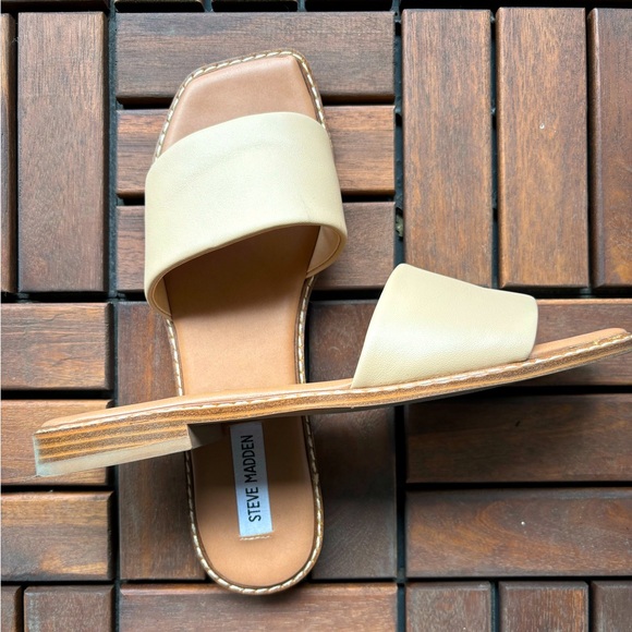 Steve Madden Tan Leather Sandal - Picture 1 of 3